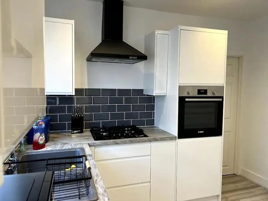 Seaforth Apartments 2 Bedroom Apartment With Parking And Garden By Rockmanstays サウスエンド・オン・シー