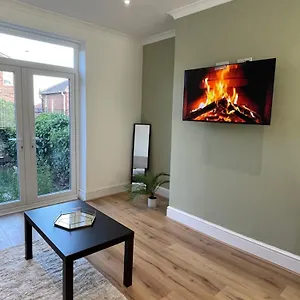 Whole House Modern Two Bedroom In - Free Parking Apartment Newcastle upon Tyne