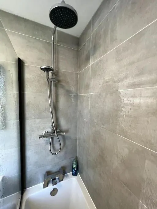 Seaforth Apartments 2 Bedroom Apartment With Parking And Garden By Rockmanstays Southend-on-Sea