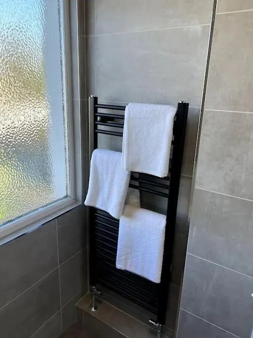 Seaforth Apartments 2 Bedroom Apartment With Parking And Garden By Rockmanstays Southend-on-Sea 0*,  United Kingdom